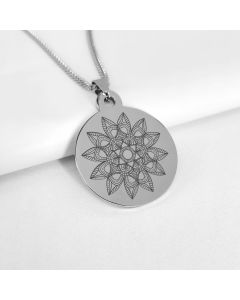 Pendentif gravé métal rond
