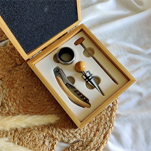 Cadeau original pendaison de crémaillère coffret sommelier personnalisé