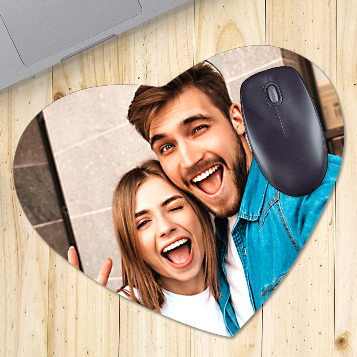 tapis de souris personnalisé forme de coeur photo de couple qui souri